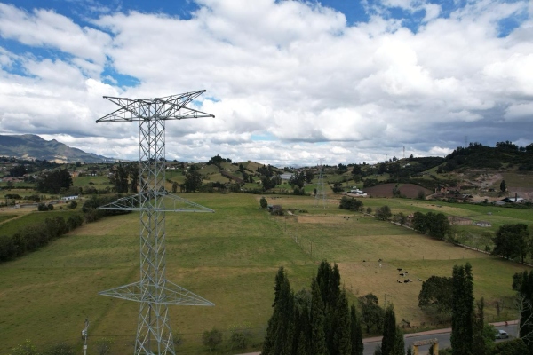 Panorámica del proyecto Parque solar La Virginia (100mw) y su línea de conexión a la subestación La Virginia 220 kv Panorámica del proyecto Parque solar La Virginia (100mw) y su línea de conexión a la subestación La Virginia 220 kv